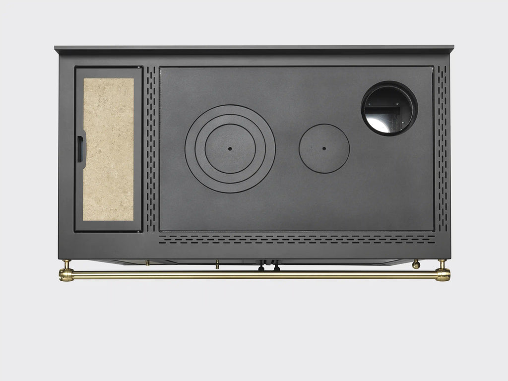 Stufa a legna Klover Altea Country con forno, design rustico e ampia superficie di cottura, in acciaio nero.