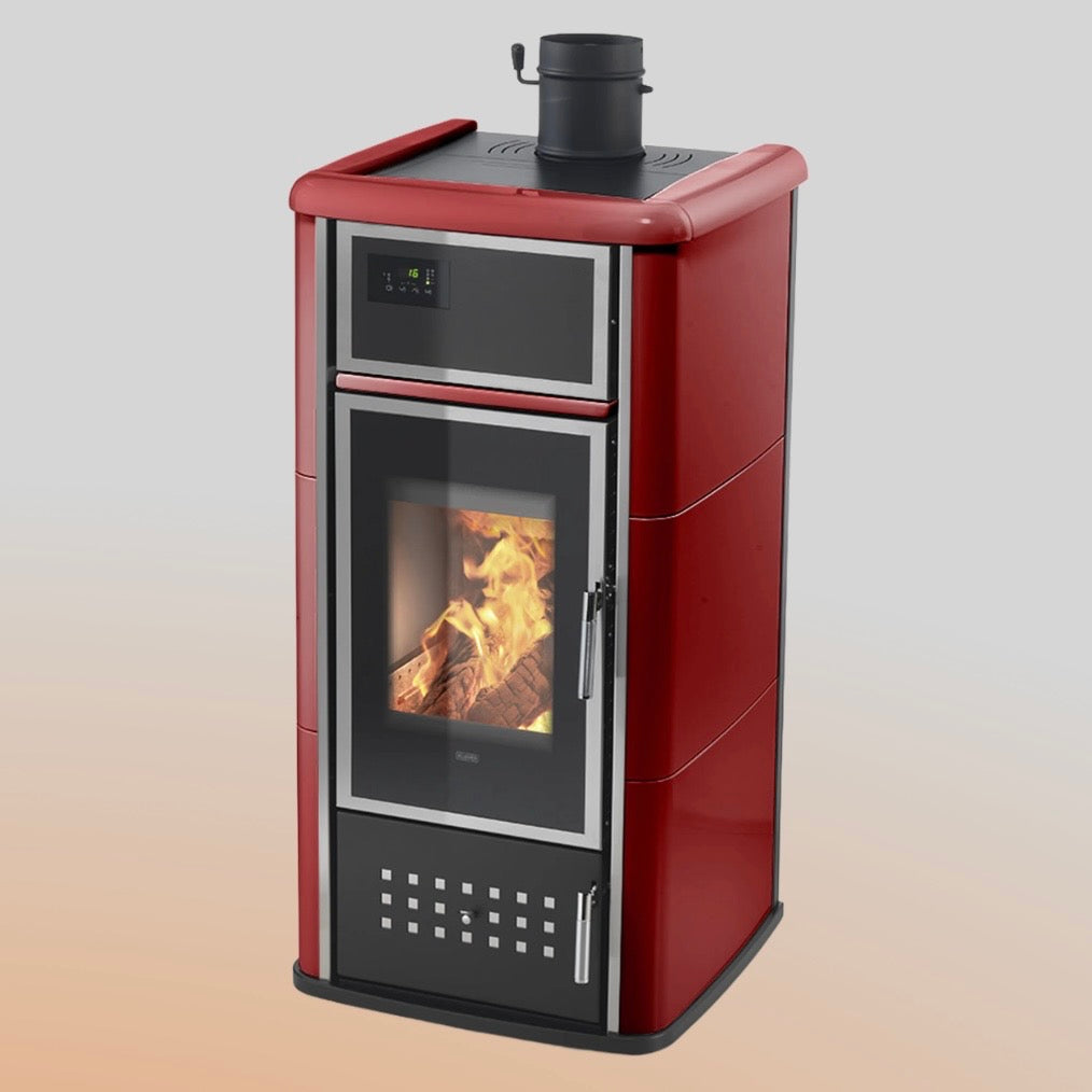 Termostufa a legna Klover Belvedere 20 con porta in vetro e finiture eleganti, visibile in immagine.