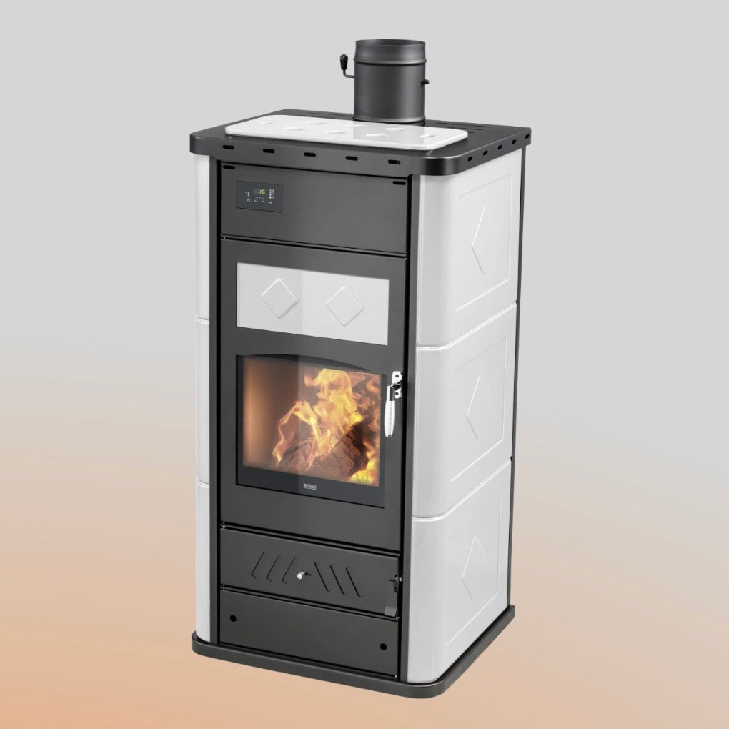 Termostufa a legna Klover Belvedere 30 con vetro frontale e maniglione, design elegante e funzionale per riscaldamento domestico.