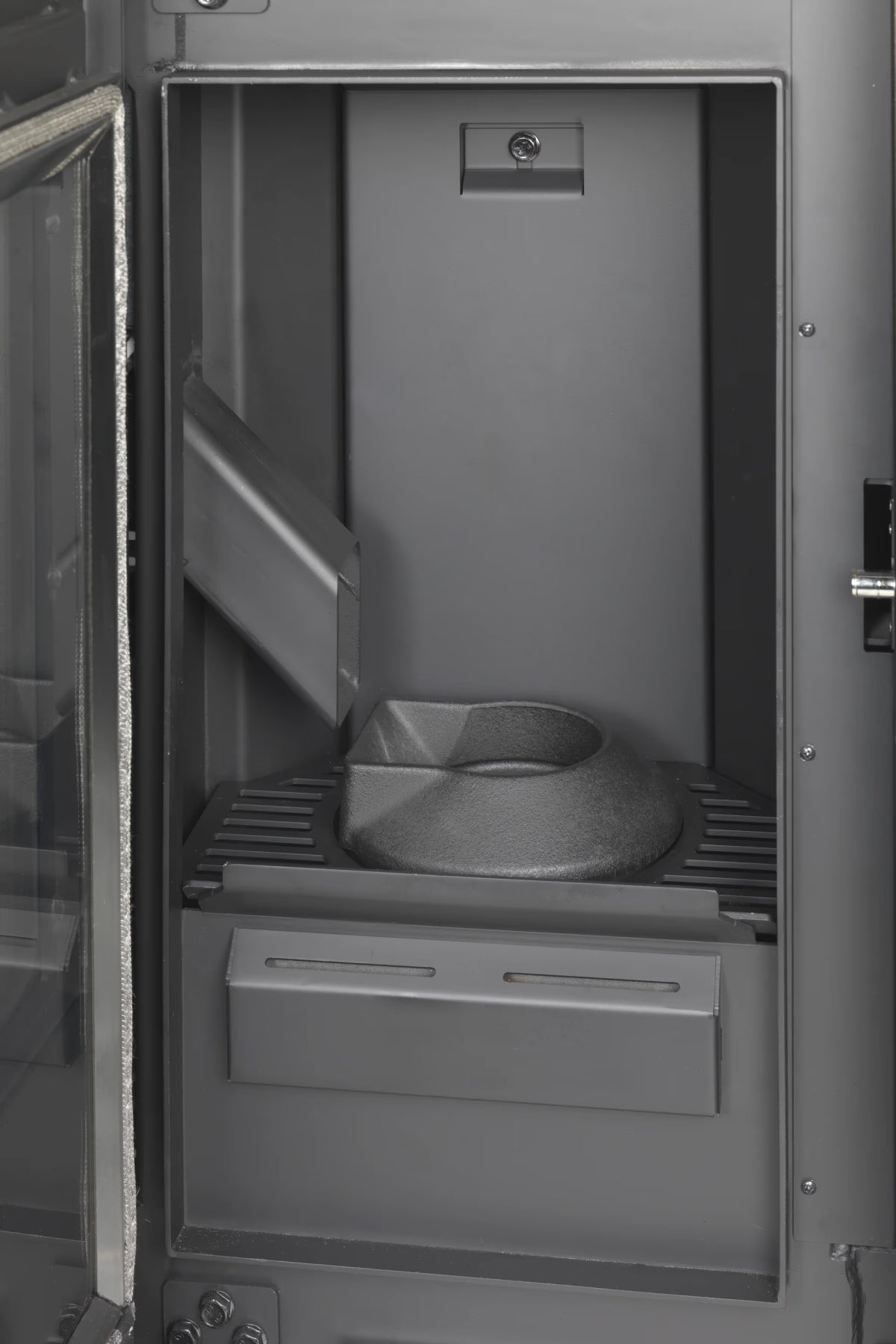 Stufa a pellet Klover Klin 80S con pannello di controllo e vetro frontale, ideale per riscaldamento domestico.
