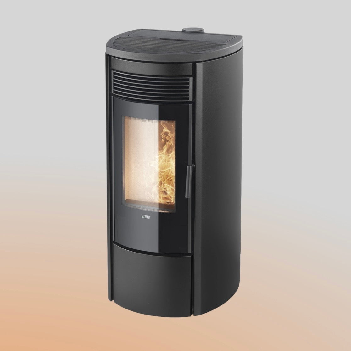 Stufa a pellet Klover Omega 120s AIR con display e design moderno, vista frontale con pannello di controllo.