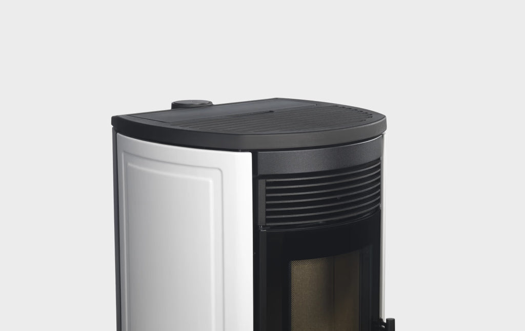 Stufa a pellet Klover Omega 120 S Plus Air con display digitale e porta in vetro, design moderno e funzionale
