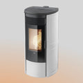 Stufa a pellet Klover Omega 120 S Plus Air con display digitale e braciere in acciaio, vista frontale.