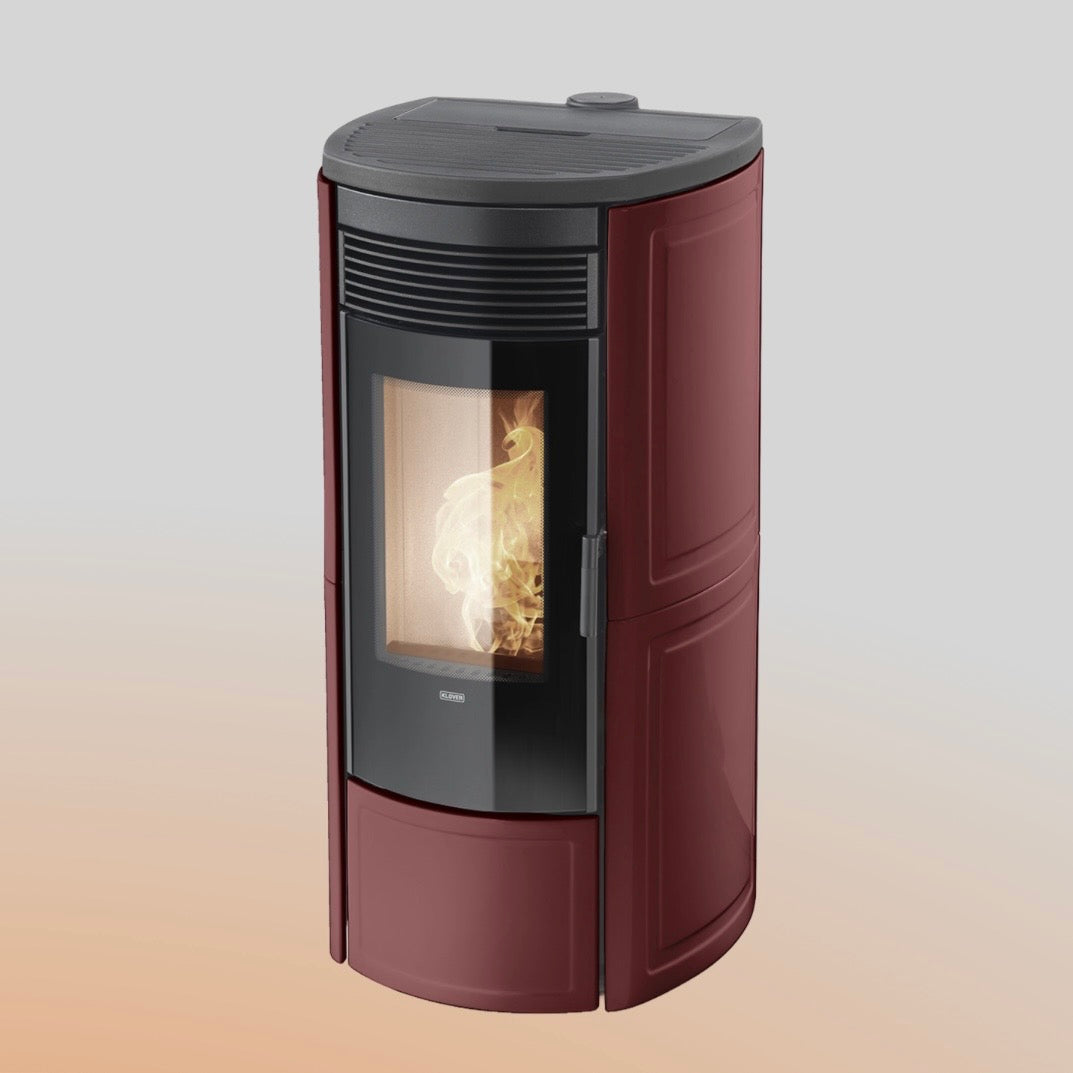 Stufa a pellet Klover Omega 120 S Plus Air con design moderno e pannello di controllo frontale