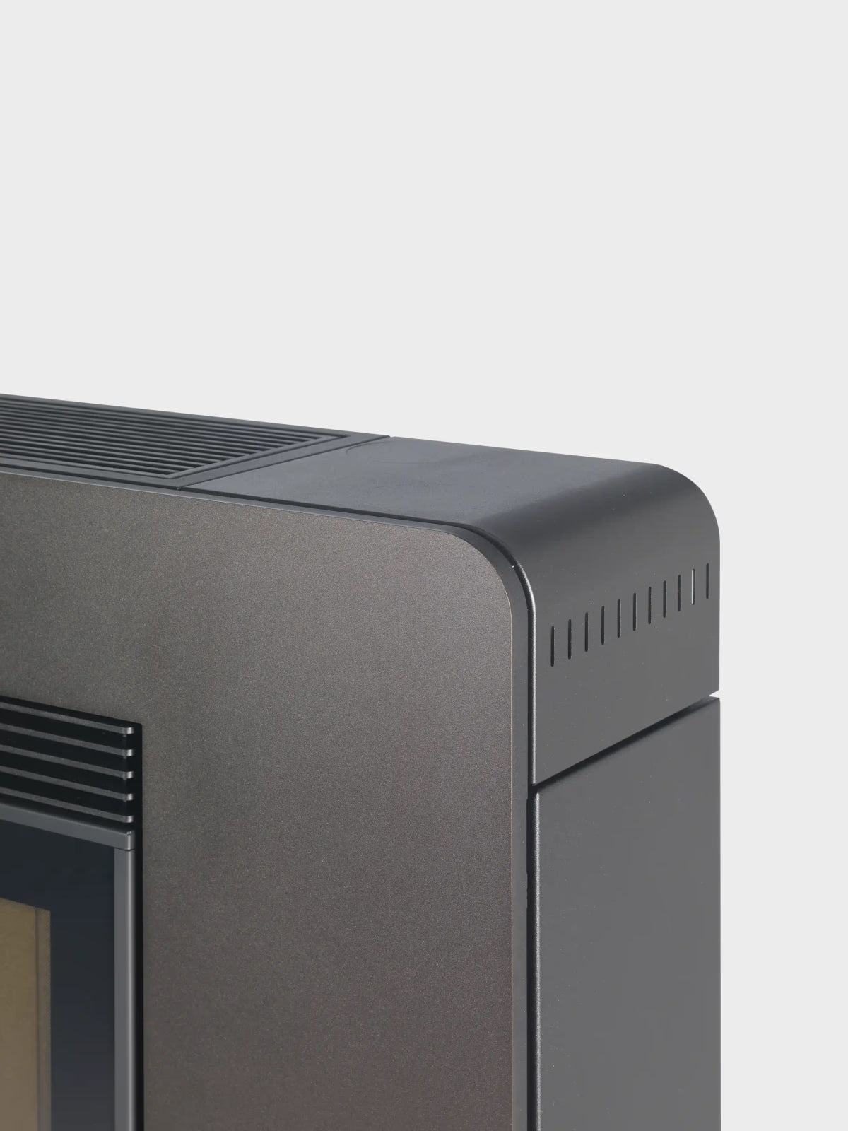 Stufa a pellet Astra 100 S Air di Klover, con design moderno e pannello di controllo frontale.