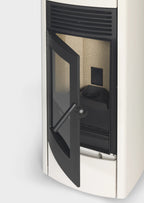 Stufa a pellet Klover Aura 80s Air con display digitale e struttura moderna, ideale per riscaldare con stile.