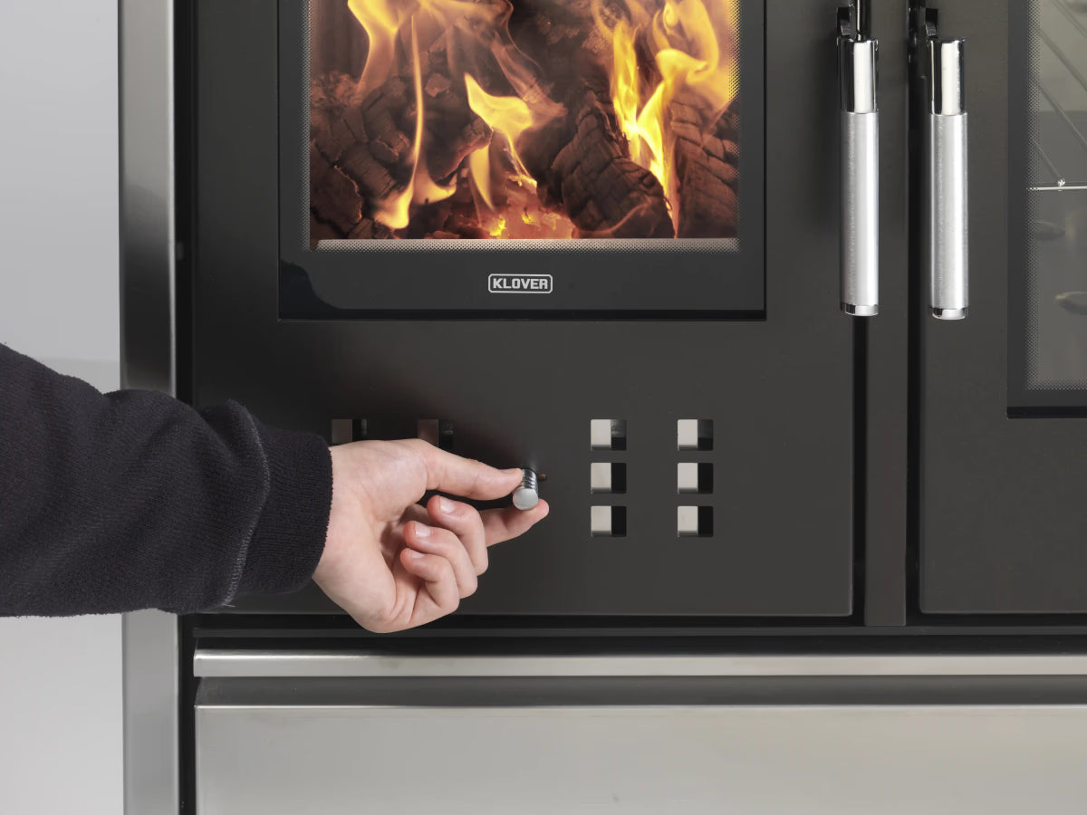 Stufa a legna Klover Star 90 Inox con porta in vetro e finiture in acciaio inossidabile, visibile immagine.