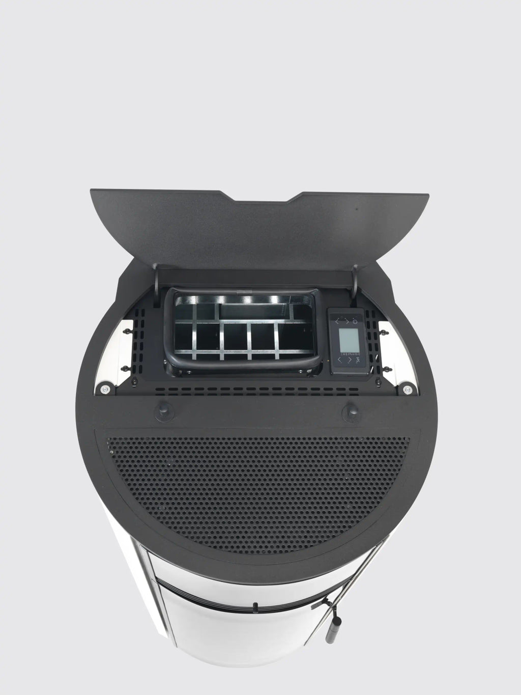 Termostufa a pellet Klover Thermoaura 120s con display digitale e tubo di scarico, vista frontale, funzionamento acceso.