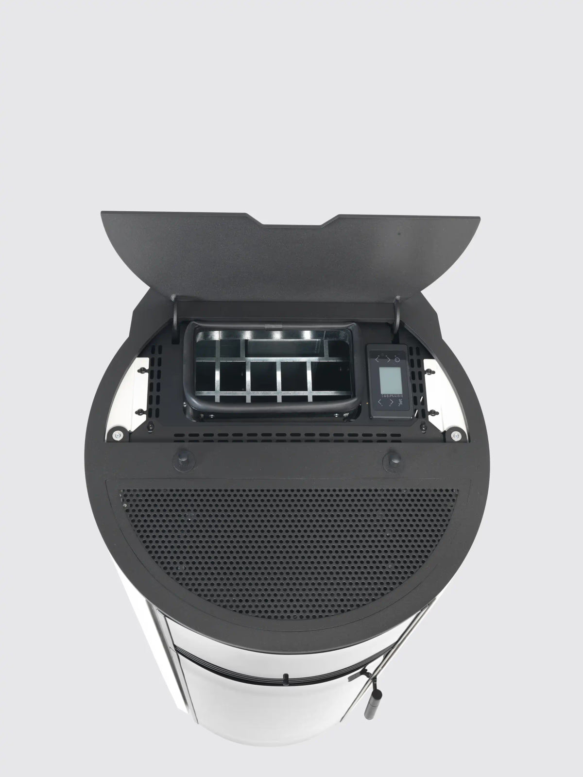 Termostufa a pellet Klover Thermoaura 120s con display digitale e tubo di scarico, vista frontale, funzionamento acceso.