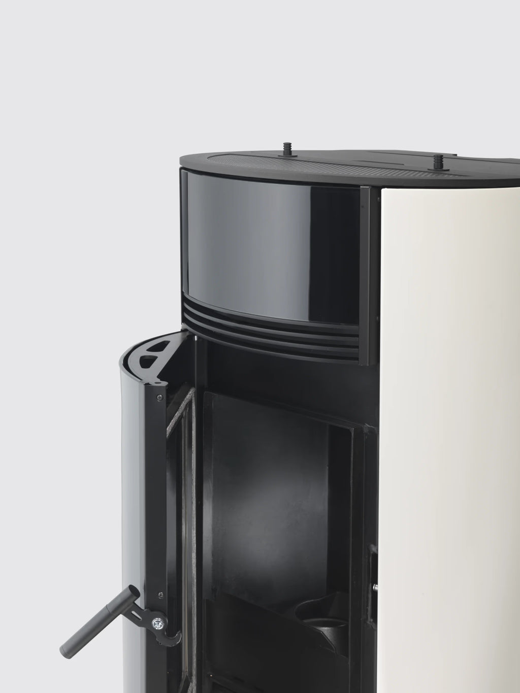 Termostufa a pellet Klover Thermoaura 120s con pannello di controllo digitale e design moderno, vista frontale con pannello di comando