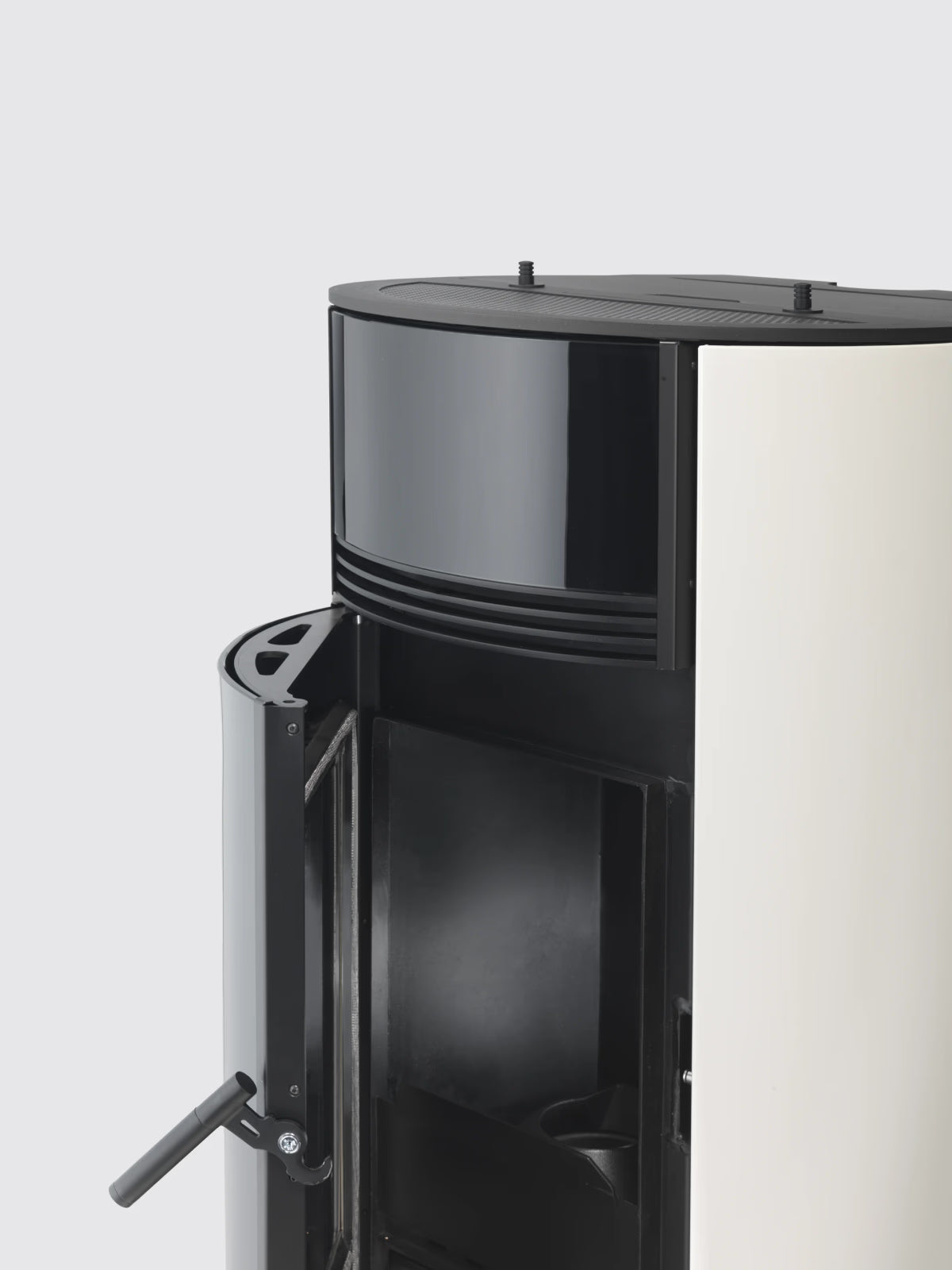 Termostufa a pellet Klover Thermoaura 120s con pannello di controllo digitale e design moderno, vista frontale con pannello di comando