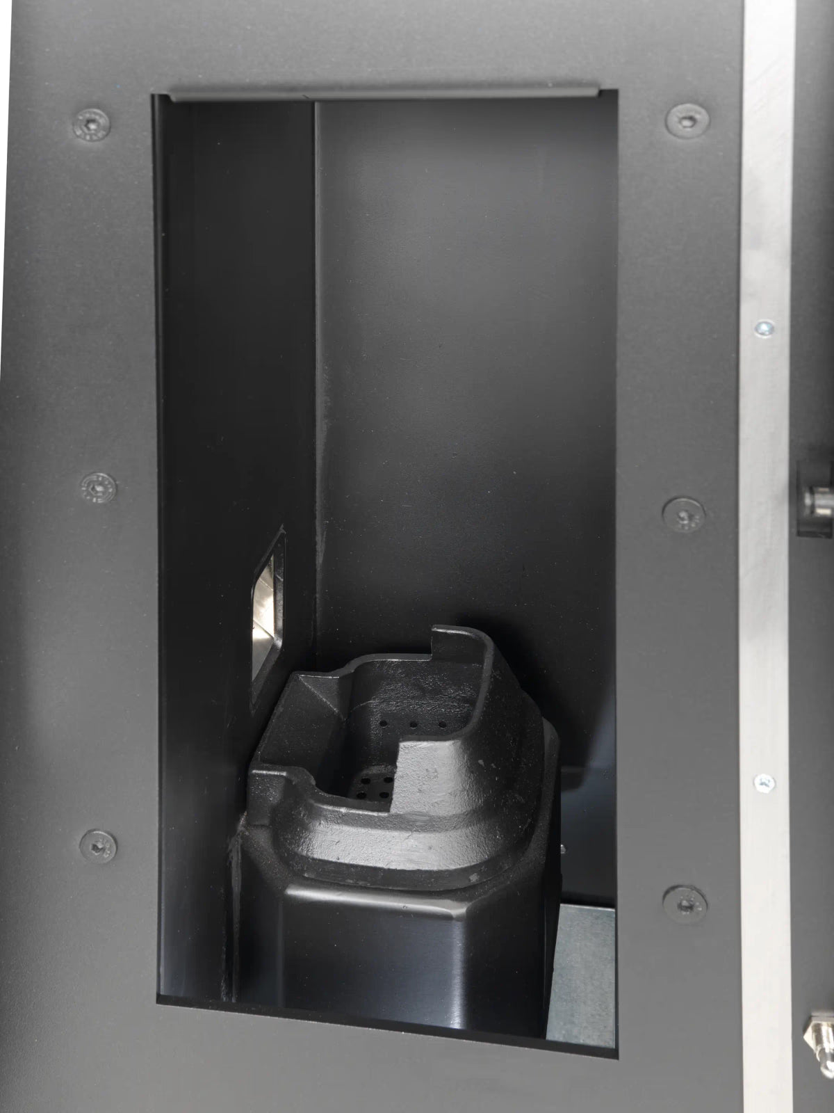 Termostufa a pellet Klover Diva Slim con pannello di controllo, vista frontale con porta in vetro e design moderno.