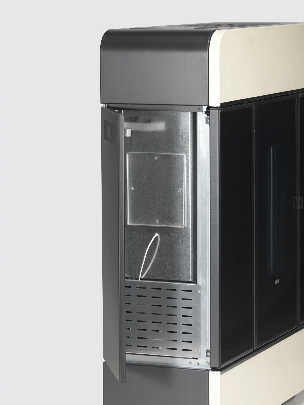 Termostufa a pellet Klover Diva Slim Gres con finitura elegante e design compatto, visibile con dettagli del pannello di controllo