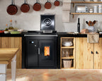 Termostufa a pellet Klover SMART 80 BT con finitura moderna e display digitale, visibile in immagine.