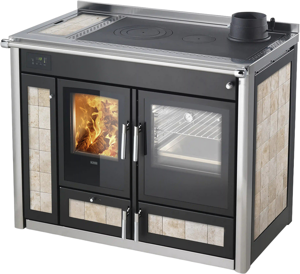 Termostufa a legna Klover Altea Plus con forno, vista frontale con porta in vetro e maniglie in metallo.