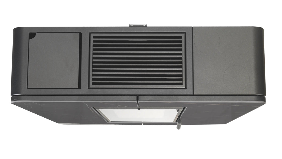 Stufa a pellet Astra 100S di Klover, vista frontale con display digitale e design moderno, in ambiente domestico.