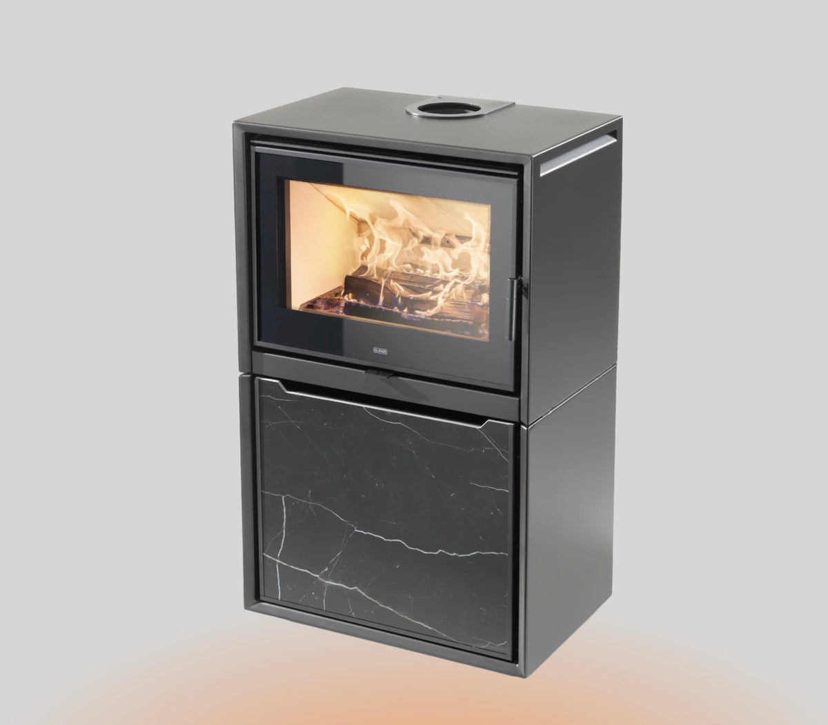 Stufa a legna Klover Venus 110s Plus con porta in vetro e display digitale, ideale per riscaldare ambienti domestici.