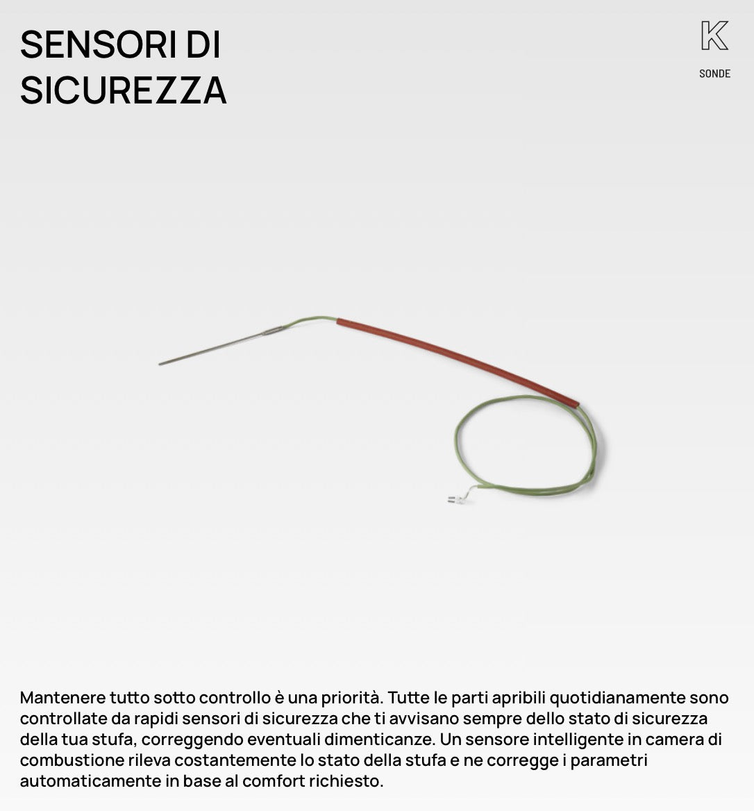Stufa ibrida legna e pellet Bi-Fire Mid 17 di Klover, con display digitale e design moderno per riscaldamento efficiente.