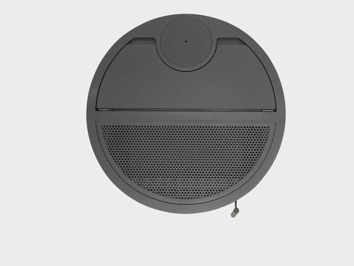 Stufa a pellet Klover Super 9s con design moderno e display digitale, vista frontale con porta e pannello di controllo.