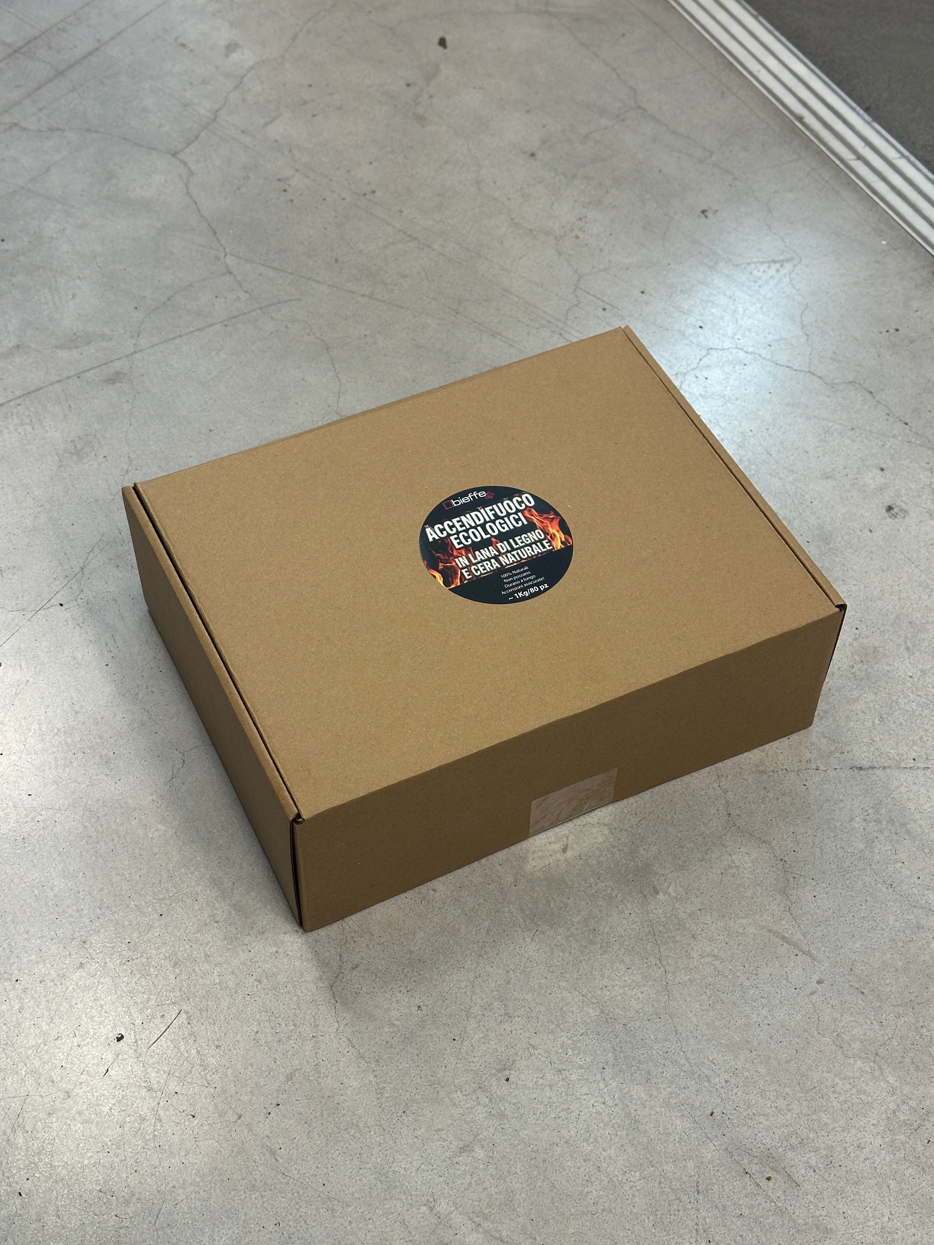 Accendifuoco Bieffe Shop, 1 kg, 80 pezzi, confezione di accendifuoco in blocchi per accendere il fuoco facilmente.