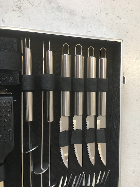 Valigetta con set di 18 attrezzi per barbecue in inox, accessori professionali per grigliate di Bieffe Shop