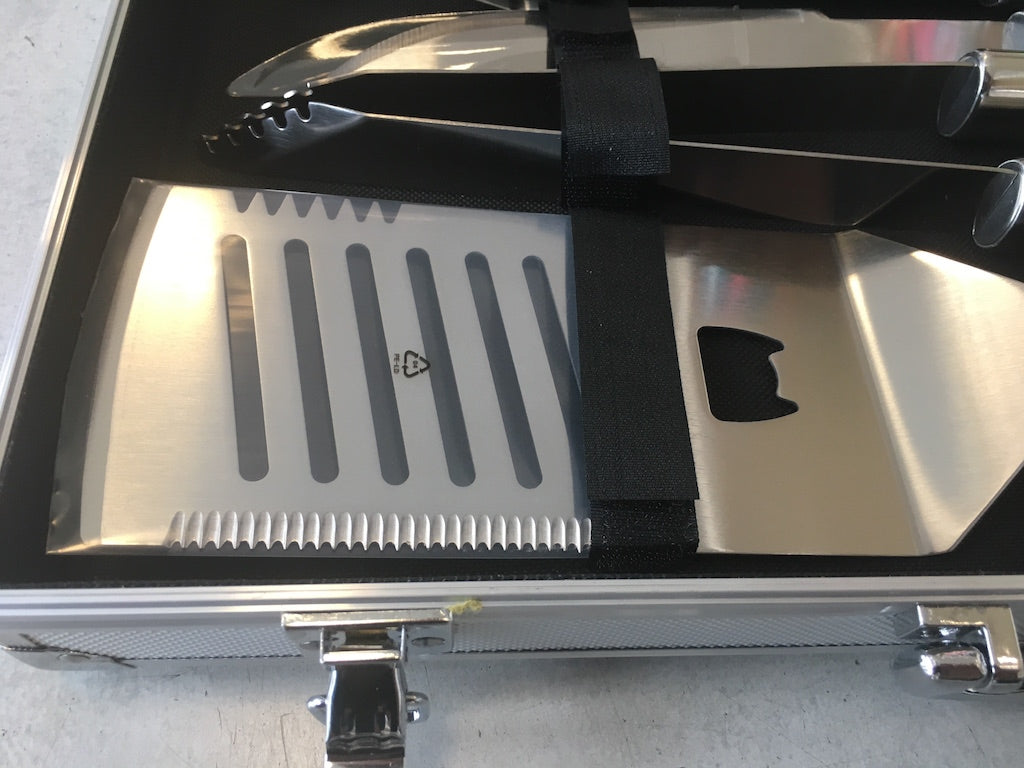 Set di 18 attrezzi per barbecue in acciaio inox in valigetta, accessori professionali per grigliate Bieffe Shop