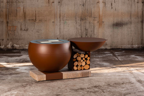 Barbecue a legna Binari ASTR.O in corten, con superficie di cottura ampia e design moderno per esterni robusti.