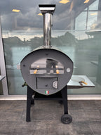 Forno a legna e gas Dielle Stufe Combi, con porta e superficie di cottura in metallo, ideale per cucina tradizionale.