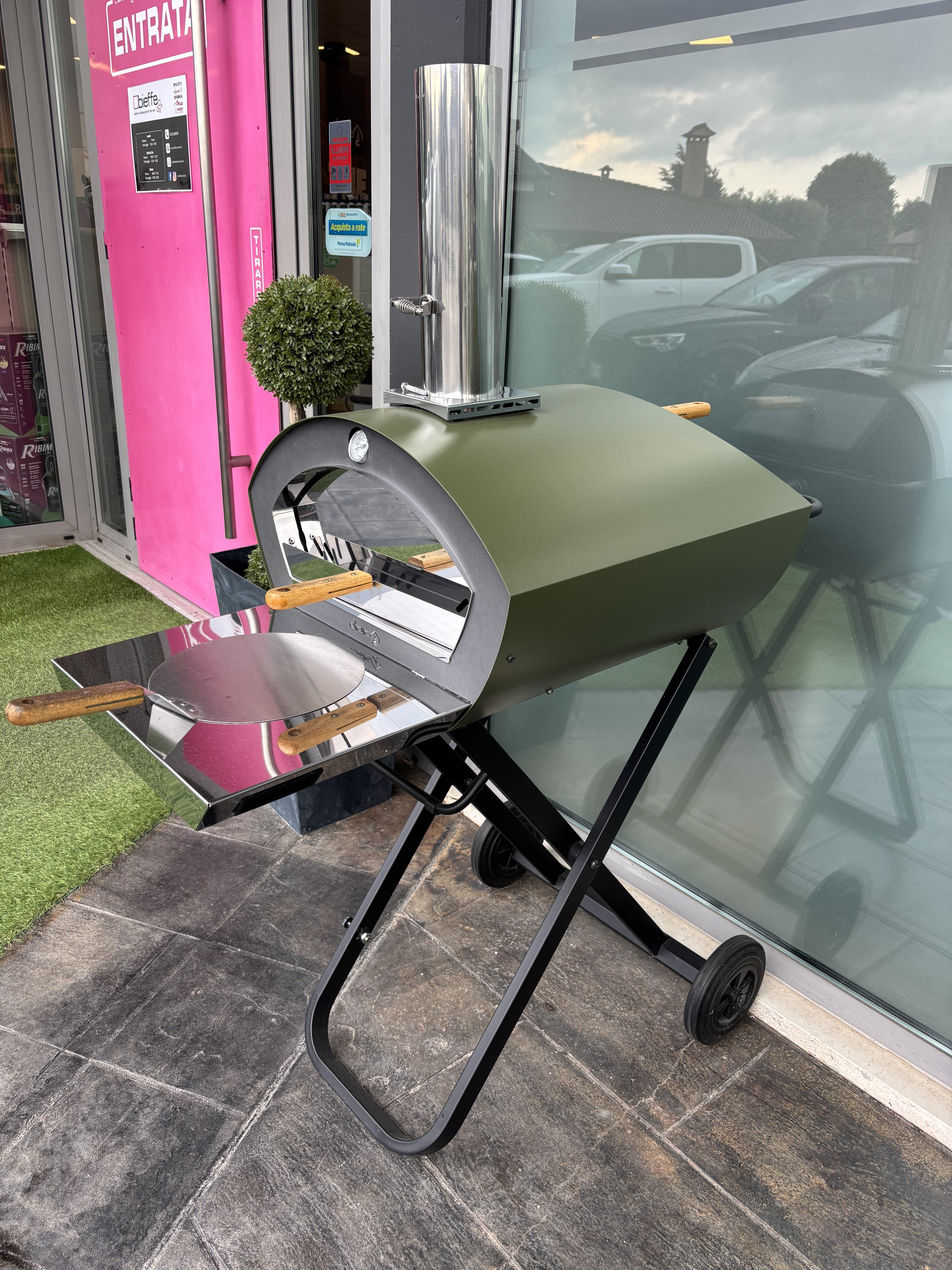 Forno a legna e gas Dielle Stufe Genial con porta in vetro e struttura in acciaio, ideale per cotture tradizionali e moderne.