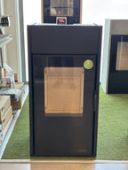 Stufa a legna Dielle Stufe Ghibli Wood Steel Nero con struttura in acciaio nero e design moderno.