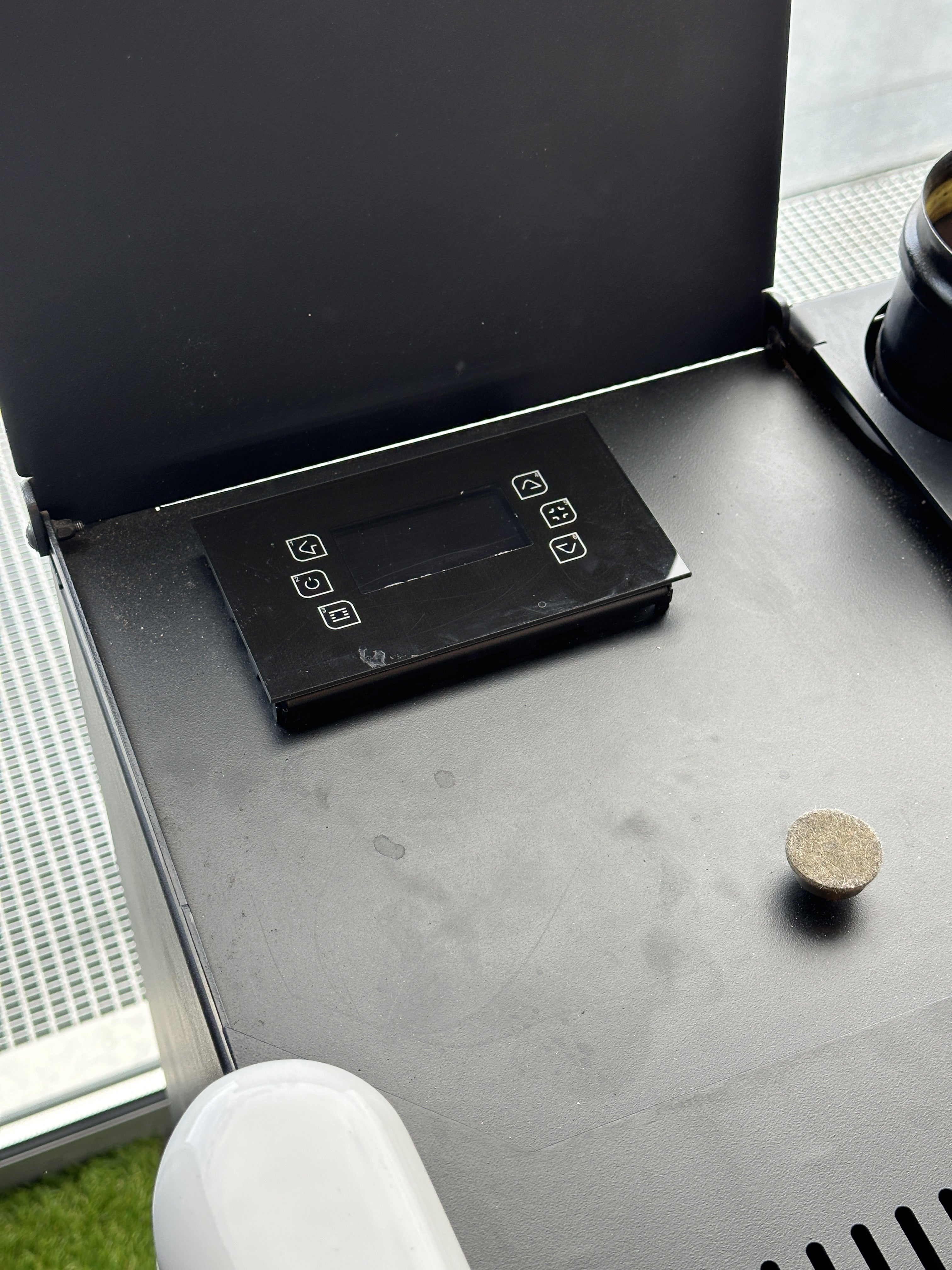 Stufa a pellet Dielle Zefiro 70 Bianca, usata in fiera, con design moderno e finiture bianche, in ottimo stato.