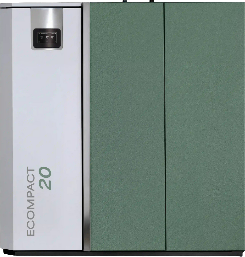 Caldaia a pellet Klover Ecompact 20 con pannello di controllo digitale e struttura compatta, vista frontale.