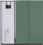 Caldaia a pellet Klover Ecompact 20 con pannello di controllo digitale e struttura compatta, vista frontale.