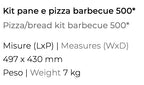 Kit di accessori per BBQ Fògher per pane e pizza, include strumenti e utensili per cottura e preparazione.