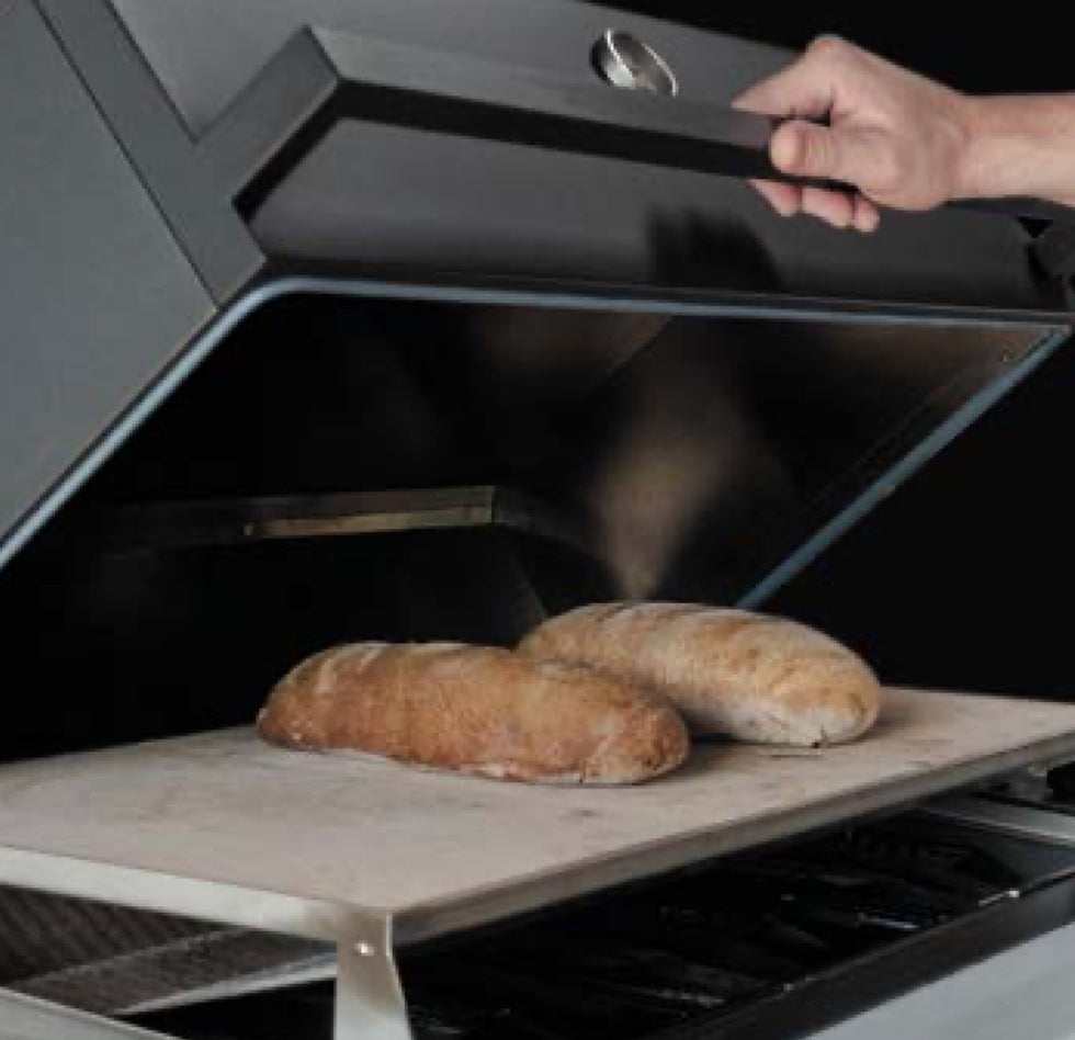 Kit accessori per BBQ Fògher per pane e pizza, include strumenti per cottura e preparazione in acciaio resistente.