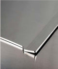 Piastra in acciaio inox Fògher, accessorio per barbecue, con superficie liscia per cucinare carne e verdure.