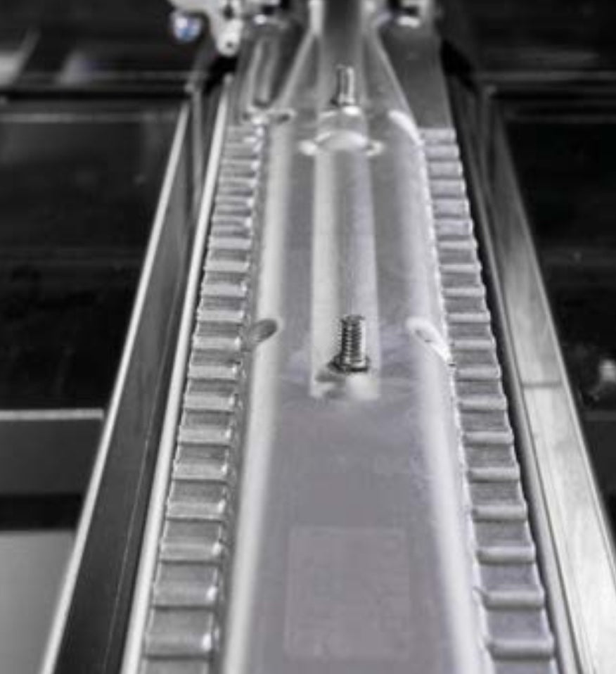 Barbecue a gas Fògher FGB 250 da incasso con piani di cottura in acciaio e griglia, ideale per cucinare all'aperto.