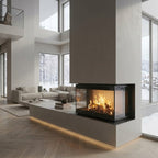 Camino a legna Klover Orion 800 con porta in vetro e design moderno, visibile con fiamme accese in immagine