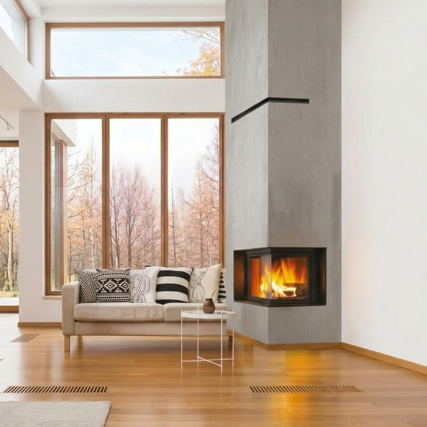 Camino a legna Klover Orion Corner R con design angolare e porta in vetro, ideale per riscaldare e decorare gli ambienti domestici