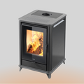 Stufa a legna Miss Wood di Klover con design moderno e finitura in legno, ideale per riscaldare con stile.