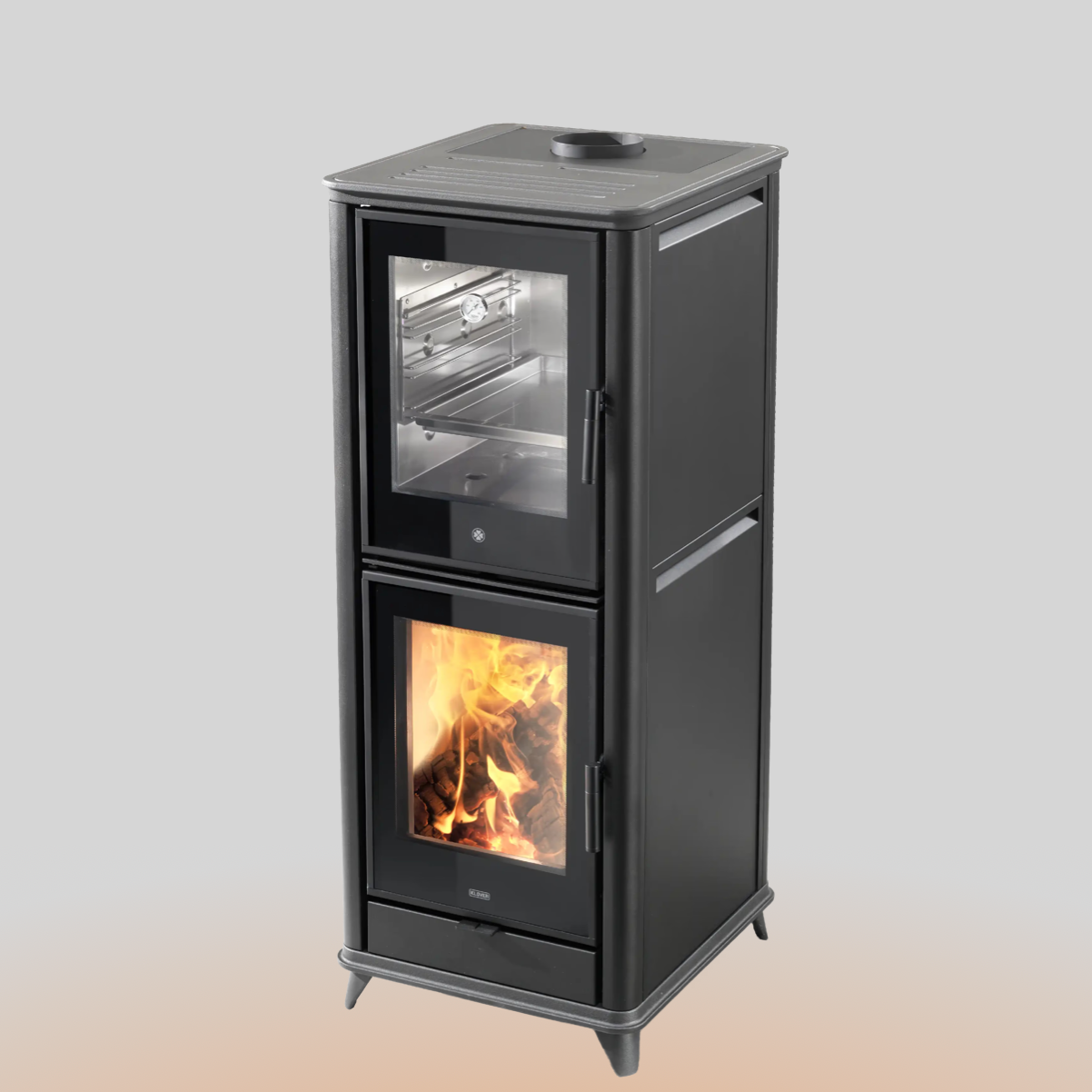 Stufa a legna Klover Olympia con forno, elegante e funzionale, con porta in vetro e design moderno, ideale per riscaldamento domestico