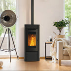 Stufa a pellet Soft 100 Air di Klover, con design moderno e finitura elegante, visibile con dettagli e display sulla parte frontale.