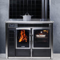 Termostufa a legna Klover Altea con forno, moderna stufa per riscaldamento e cottura con design elegante e funzionale.