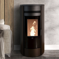 Termostufa a pellet Klover Style 180S con display digitale e finitura elegante, ideale per riscaldare con efficienza.