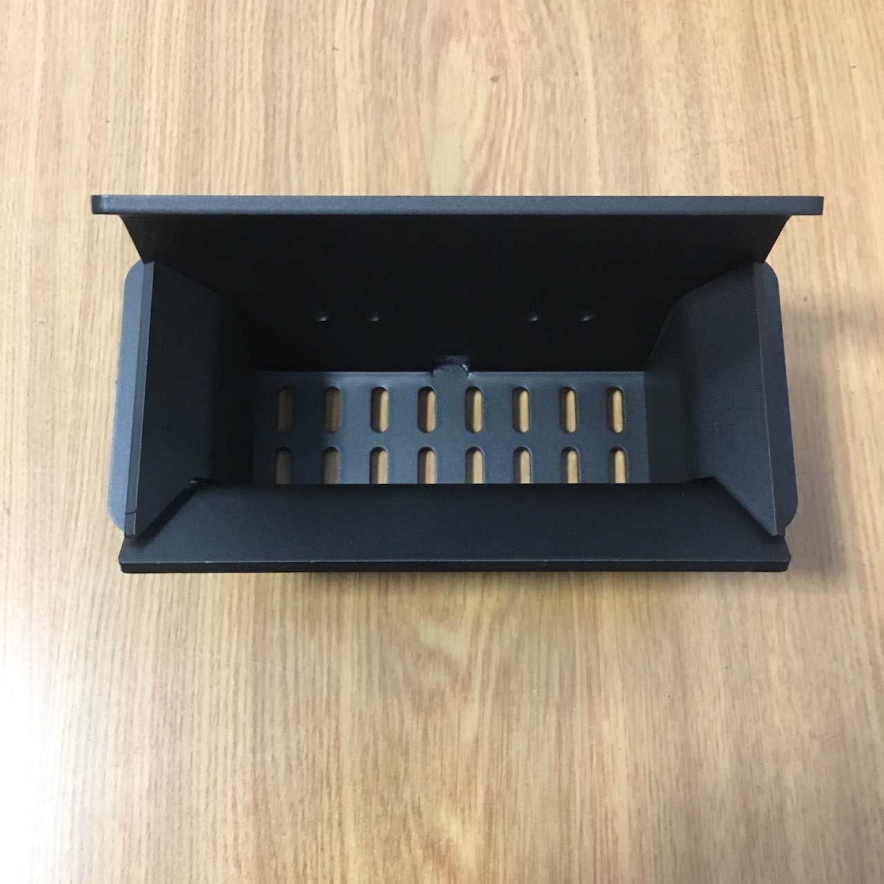 Braciere Piazzetta con inserti, accessori e ricambi per stufe e caminetti, visibile con dettagli in metallo e design funzionale