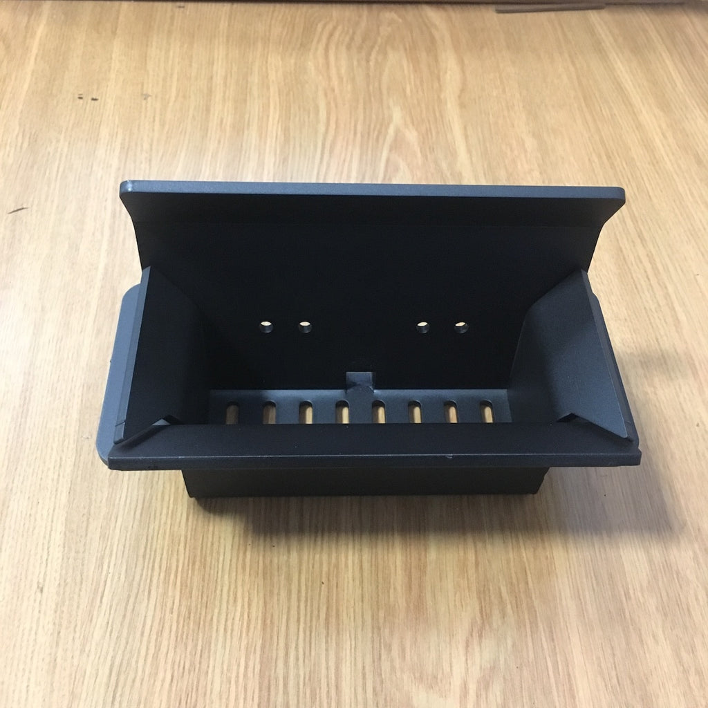 Braciere Piazzetta con inserti, accessori e ricambi per stufe e camini, in metallo con dettagli funzionali.