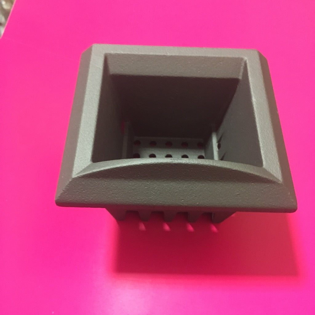 Braciere medio Piazzetta in acciaio per accessori e ricambi, con superficie liscia e design robusto.