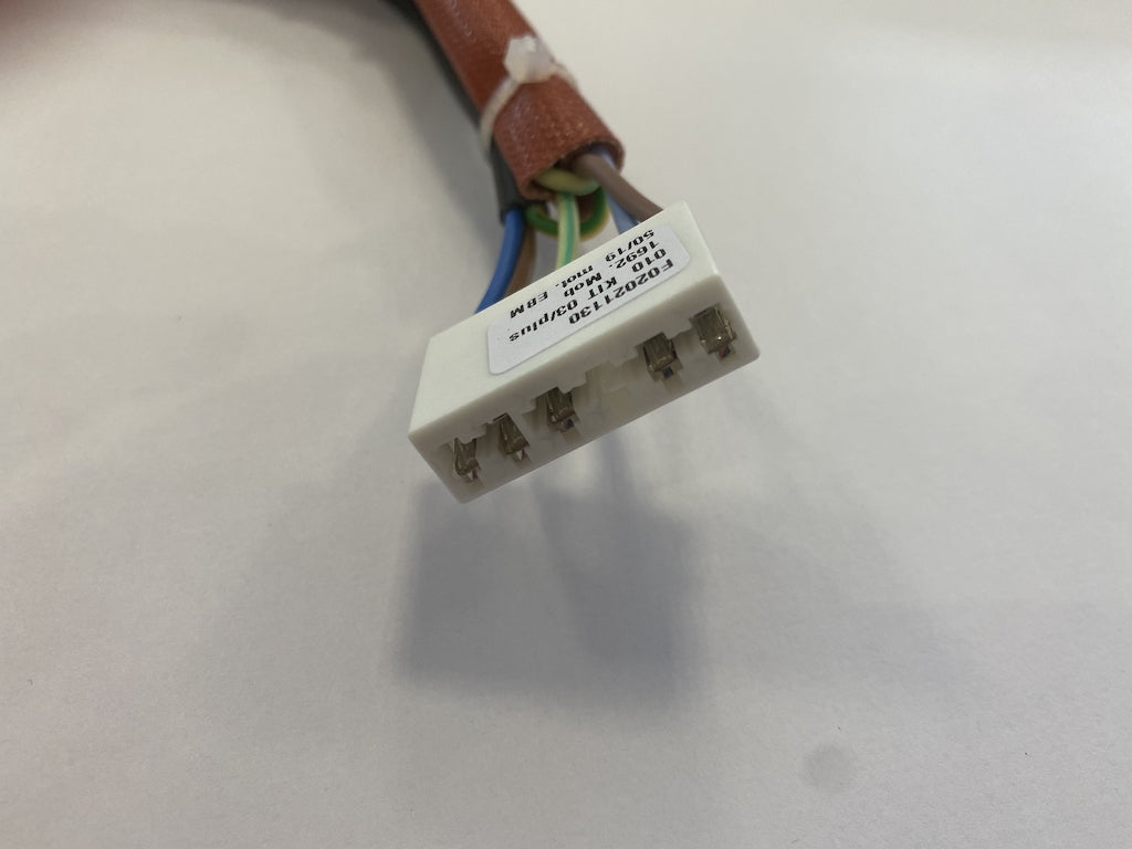 Cavo cablato per sistema multifuoco Piazzetta, accessori e ricambi, mostra il cavo con connettori in vista.