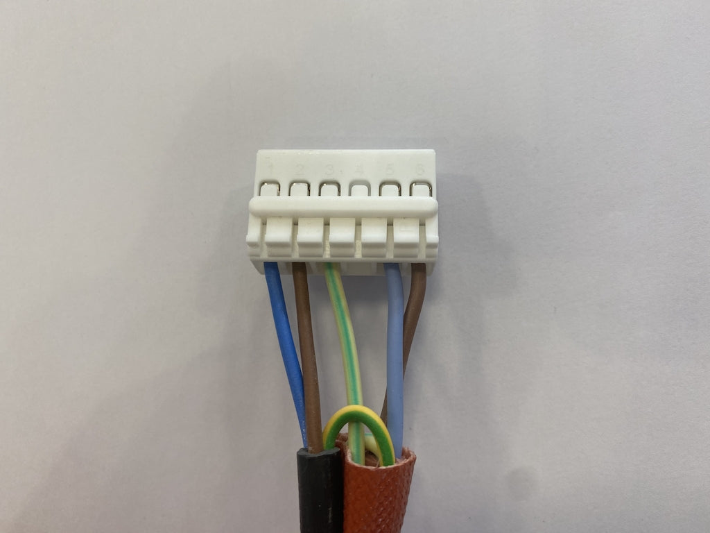 Cavo cablato per sistema multifuoco Piazzetta, accessori e ricambi, mostra il cavo con connettori e componenti elettrici.