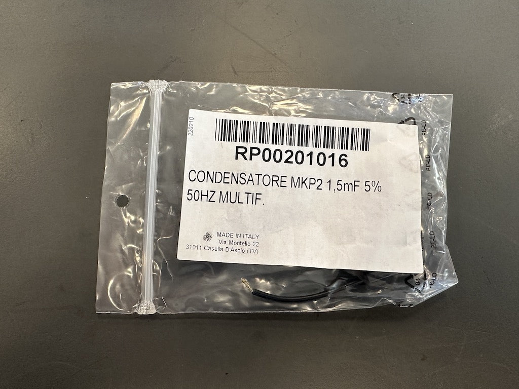 Condensatore Multifuoco Piazzetta, accessorio di ricambio per stufe, con componenti metallici e connettori visibili.